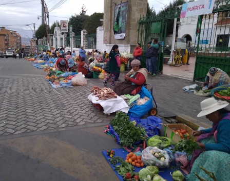 La Paz : à la porte du Cimetière, viande et légumes La Paz : à la porte du Cimetière, viande et légumes