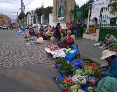 La Paz : à la porte du Cimetière, viande et légumes