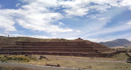 Tiwanaku : la pyramide Akatana, le supramonde. Tiwanaku : la pyramide Akatana, le supramonde.