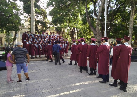 Avant la photo pour la remise de diplômes à Cochabamba.