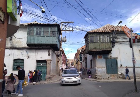 Les vérandas en encorbellement de Potosi. Les vérandas en encorbellement de Potosi.