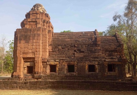Ban Bu veille sur les chants et les jeux des élèves de son lycée. Ban Bu veille sur les chants et les jeux des élèves de son lycée.