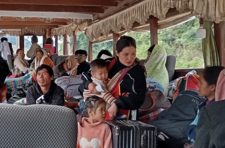 La receveuse du slow boat travaille en famille...