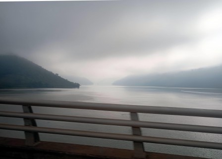 Le Mékong à Tha Deua. À 6 km en amont, gît l'épave de la Grandière.