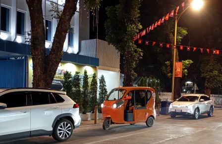 Tuk-tuk : après les muscles et le moteur à explosion, l'électrique... Tuk-tuk : après les muscles et le moteur à explosion, l'électrique...