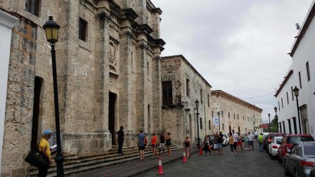 Ici se promenaient les dames Colomb et leurs suivantes… Calle de las Damas, Saint-Domingue, septembre 2015