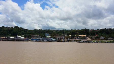 Paysage typique d’une ville baignée par le fleuve Amazone : Monte Alegre, mars 2016