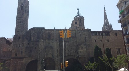 Barcino, plaça de Ramon Berenguer el Gran, muraille romaine, chapelle médiévale Santa Àgata, juin 2016