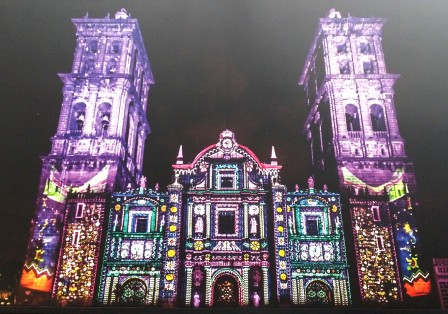 Illuminations de la cathédrale de Puebla, exposition photo Chapultepec, Ciudad de México, août 2016