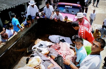 Paysans massacrés à Samaná, sud de Medellín, en 2004. Photo Alberto Lopera, Casa de la Memoria, Medellín, septembre 2016