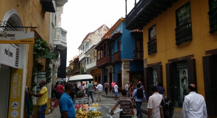 Cartagena : les balcons fleuris des négriers, calle de la Moneda, septembre 2016
