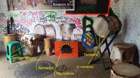 Les 5 instruments de base de la musique palenquera : llamador, tambor alegre, marímbula, tambora et maracas, Palenque, octobre 2016