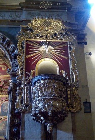 L’Esprit saint rayonne sur la chaire de la chapelle de Cantuña (XVIIIe), Quito, décembre 2016