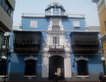 La Casa du marquis d’Osambela. La coupole servait à surveiller l’arrivée des bateaux dans le port d’El Callao. Lima, janvier 2017