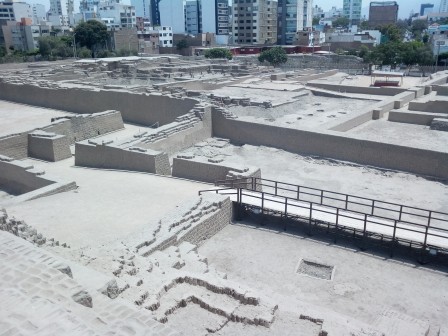 Dans les deux grandes pièces rectangulaires, les femmes limas attendaient leur sacrifice. (entre le IVe et le VIIe siècle). Huaca Pucllana, (Lima), janvier 2017