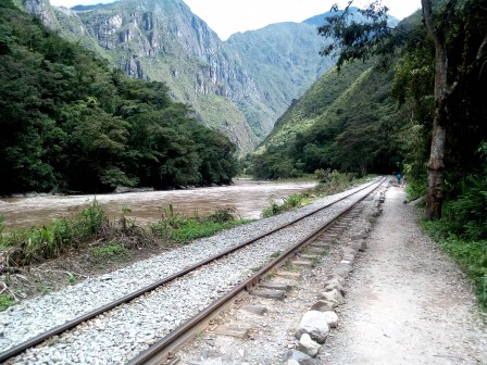 Le long de la voie ferrée, de Puente Ruinas à Hidroelectrica, février 2017