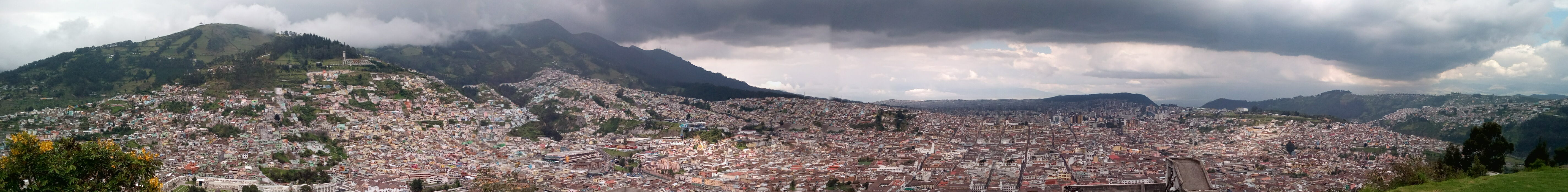Le plateau de Quito sous le massif du volcan Pichincha, décembre 2016